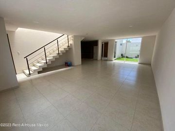 Casa en Venta en Metepec San Salvador Tizatlalli 24-1104 GIS