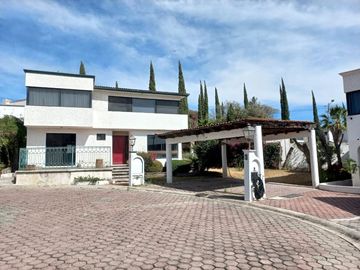 VENTA DE CASA EN CONDOMINIO - HACIENDA SAN PEDRO -VILLAS DEL MESON JURIQUILLA