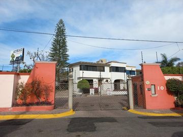 VENTA DE CASA EN CONDOMINIO - HACIENDA SAN PEDRO -VILLAS DEL MESON JURIQUILLA