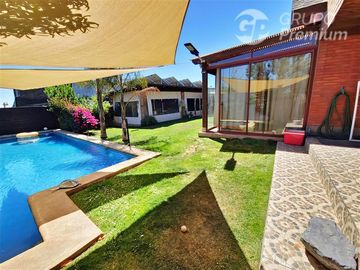Casa en Venta en Condominio la Loma de las Pircas casa 140m2 en 645m2