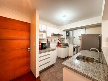 Flat con amplia sala comedor frente a San Antonio de Padua