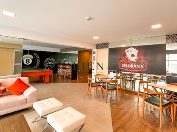 Flat con amplia sala comedor frente a San Antonio de Padua