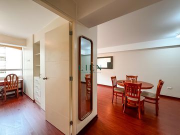 Flat con amplia sala comedor frente a San Antonio de Padua