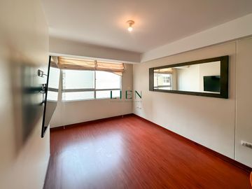 Flat con amplia sala comedor frente a San Antonio de Padua