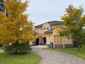 Casa en Abril Club De Campo