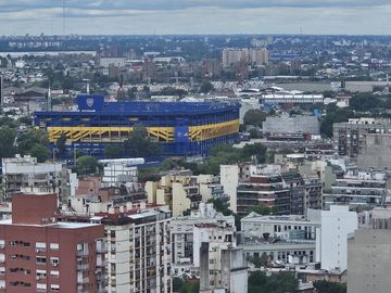 VENTA DEPARTAMENTO QUARTIER SAN TELMO: 2 AMB. C/MUEBLES -COCH- SEG. 24HS PRÓXIMO UNIVERSIDADES