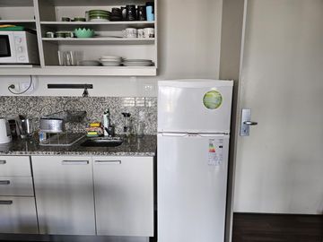 VENTA DEPARTAMENTO QUARTIER SAN TELMO: 2 AMB. C/MUEBLES -COCH- SEG. 24HS PRÓXIMO UNIVERSIDADES
