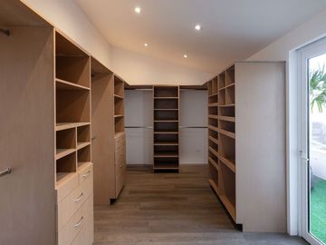 CASA EN VENTA EN RESIDENCIAL CHIPINQUE