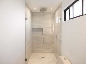 CASA EN VENTA EN RESIDENCIAL CHIPINQUE