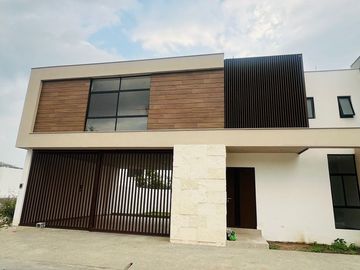 Hermosa Casa en Venta  en Altares Residencial