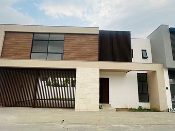 Hermosa Casa en Venta  en Altares Residencial