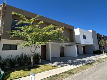 CASA EN VENTA VALLES DEL MOLINO