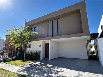 CASA EN VENTA VALLES DEL MOLINO