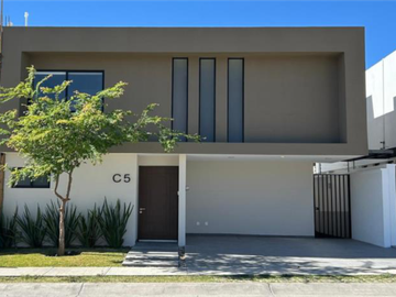 CASA EN VENTA VALLES DEL MOLINO