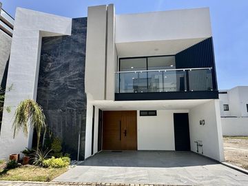 CASA EN VENTA  PARQUE QUERETARO LOMAS DE ANGELOPOLIS
