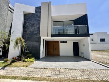 CASA EN VENTA  PARQUE QUERETARO LOMAS DE ANGELOPOLIS