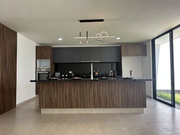 CASA EN VENTA  PARQUE QUERETARO LOMAS DE ANGELOPOLIS