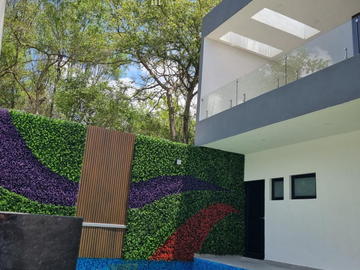 Casa con ALBERCA en el Yerbaniz Colonia con AMENIDADES