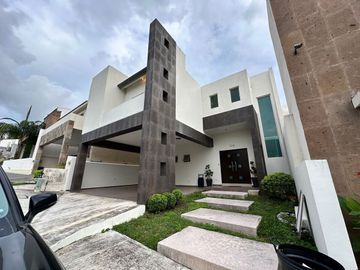 Casa en Venta Los Milagros de Valle Alto