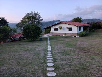Finca Completamente Remodelada en Marinilla