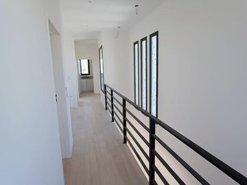 Casa al Rio en Naudir en venta y alquiler anual con 4 dormitorios