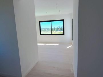 Casa al Rio en Naudir en venta y alquiler anual con 4 dormitorios