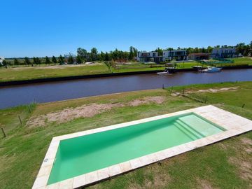 Casa al Rio en Naudir en venta y alquiler anual con 4 dormitorios