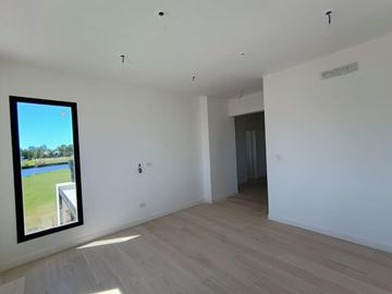 Casa al Rio en Naudir en venta y alquiler anual con 4 dormitorios