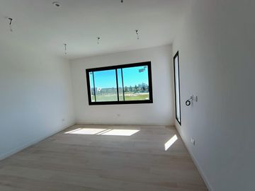 Casa al Rio en Naudir en venta y alquiler anual con 4 dormitorios
