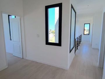 Casa al Rio en Naudir en venta y alquiler anual con 4 dormitorios