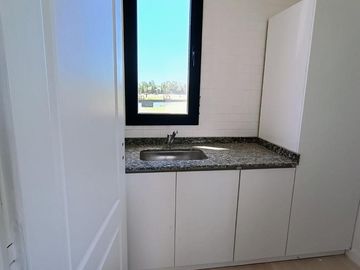 Casa al Rio en Naudir en venta y alquiler anual con 4 dormitorios