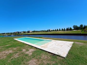 Casa al Rio en Naudir en venta y alquiler anual con 4 dormitorios