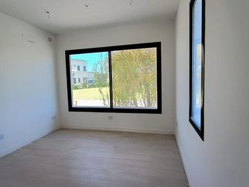 Casa al Rio en Naudir en venta y alquiler anual con 4 dormitorios
