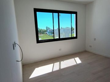 Casa al Rio en Naudir en venta y alquiler anual con 4 dormitorios