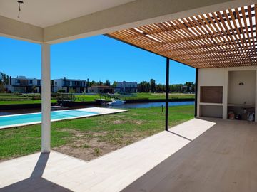 Casa al Rio en Naudir en venta y alquiler anual con 4 dormitorios