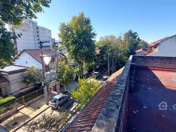 Casa/PH en Altos, Cerca de Av. Maipú, 5 Amb. con Balcón, Quincho y Terraza