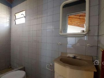 Casa/PH en Altos, Cerca de Av. Maipú, 5 Amb. con Balcón, Quincho y Terraza