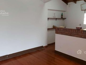 Casa/PH en Altos, Cerca de Av. Maipú, 5 Amb. con Balcón, Quincho y Terraza