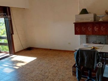 Casa/PH en Altos, Cerca de Av. Maipú, 5 Amb. con Balcón, Quincho y Terraza