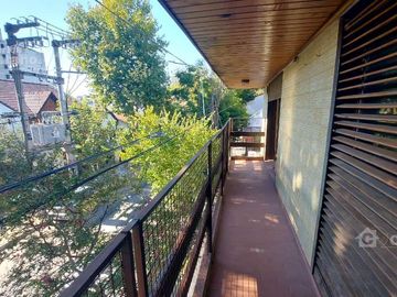 Casa/PH en Altos, Cerca de Av. Maipú, 5 Amb. con Balcón, Quincho y Terraza