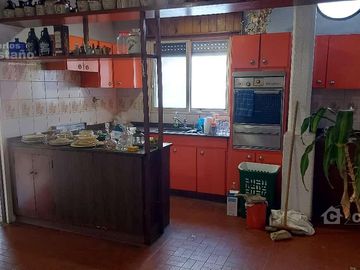 Casa/PH en Altos, Cerca de Av. Maipú, 5 Amb. con Balcón, Quincho y Terraza