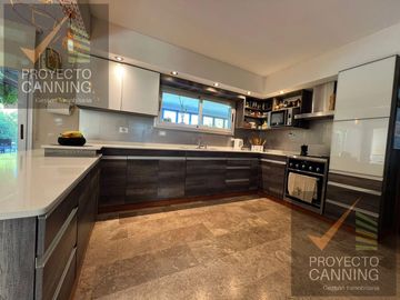 Casa en venta Barrio Don Joaquin Canning