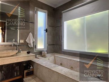 Casa en venta Barrio Don Joaquin Canning