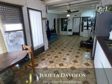 Casa con escritura en Los Caracoles
