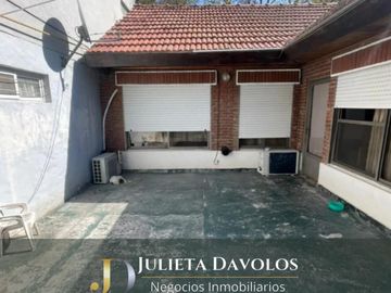 Casa con escritura en Los Caracoles