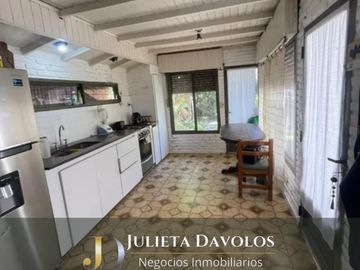 Casa con escritura en Los Caracoles