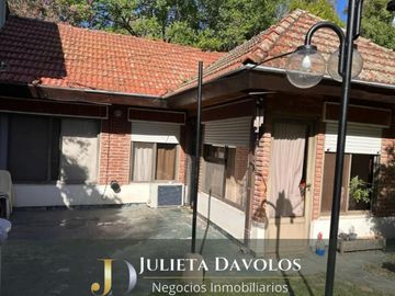 Casa con escritura en Los Caracoles