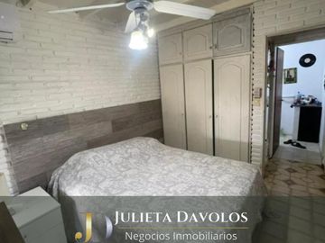 Casa con escritura en Los Caracoles