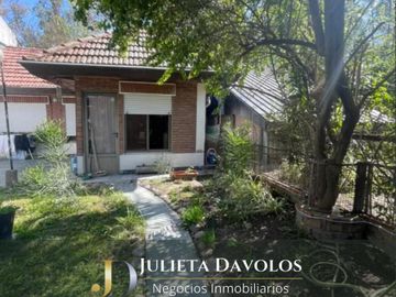 Casa con escritura en Los Caracoles