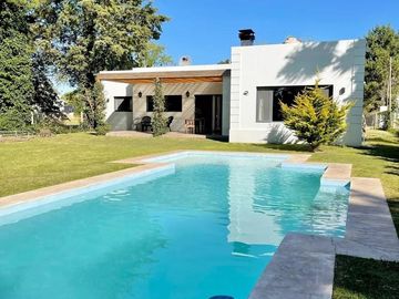 Casa en venta - 3 Dormitorios 3 Baños - 800Mts2 - Miramar